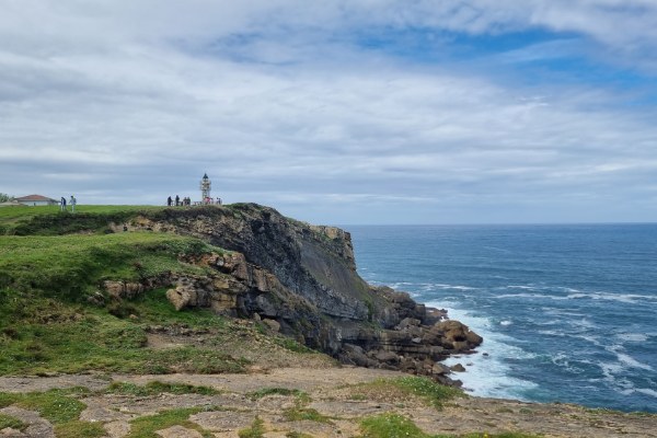 Acercándonos al faro de Ajo